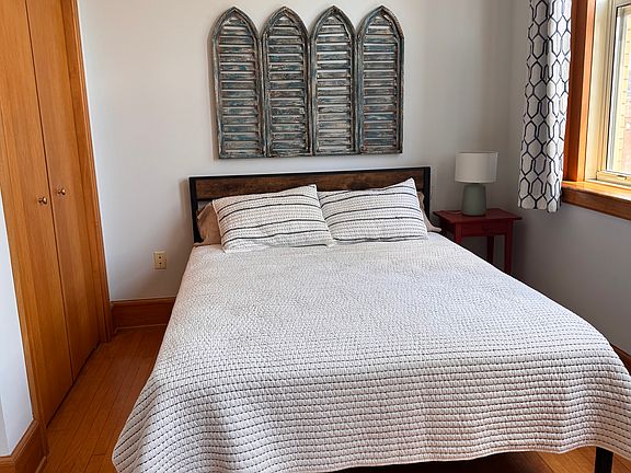 Queen size bed with brand new hybrid memory foam mattress.