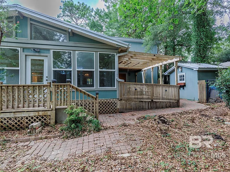 208 Pinecrest Ln — Photo 21