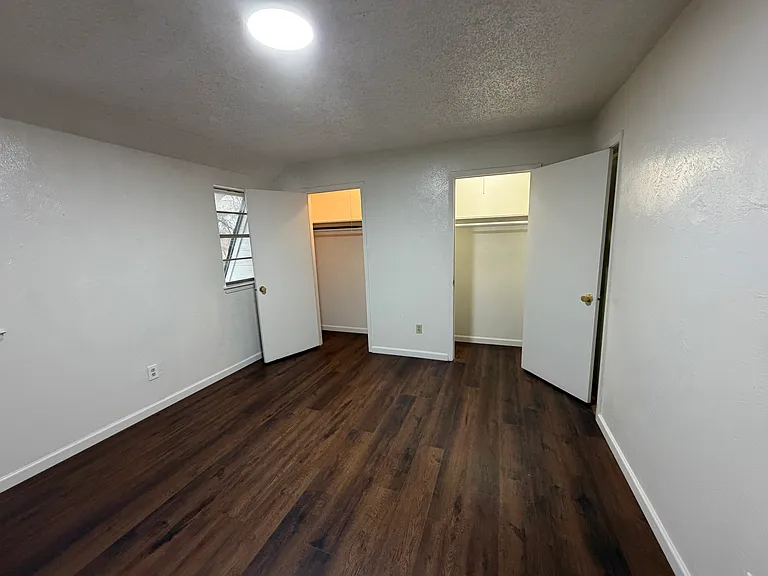 1342 N Cooper St — Photo 2