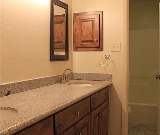 5th image of 905 Balcones Dr APT 103