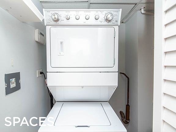 4th image of 2451 W Howard St APT 410