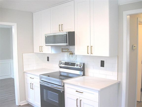 5th image of 2225 Blue Ridge Ln