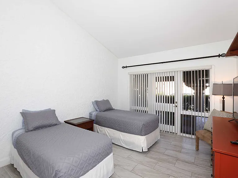 8095 E Via Del Desierto — Photo 31