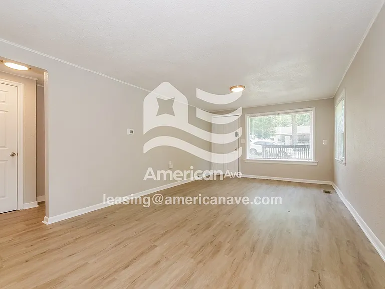 1062685_004_wm_-_living_room_12891763.jpg