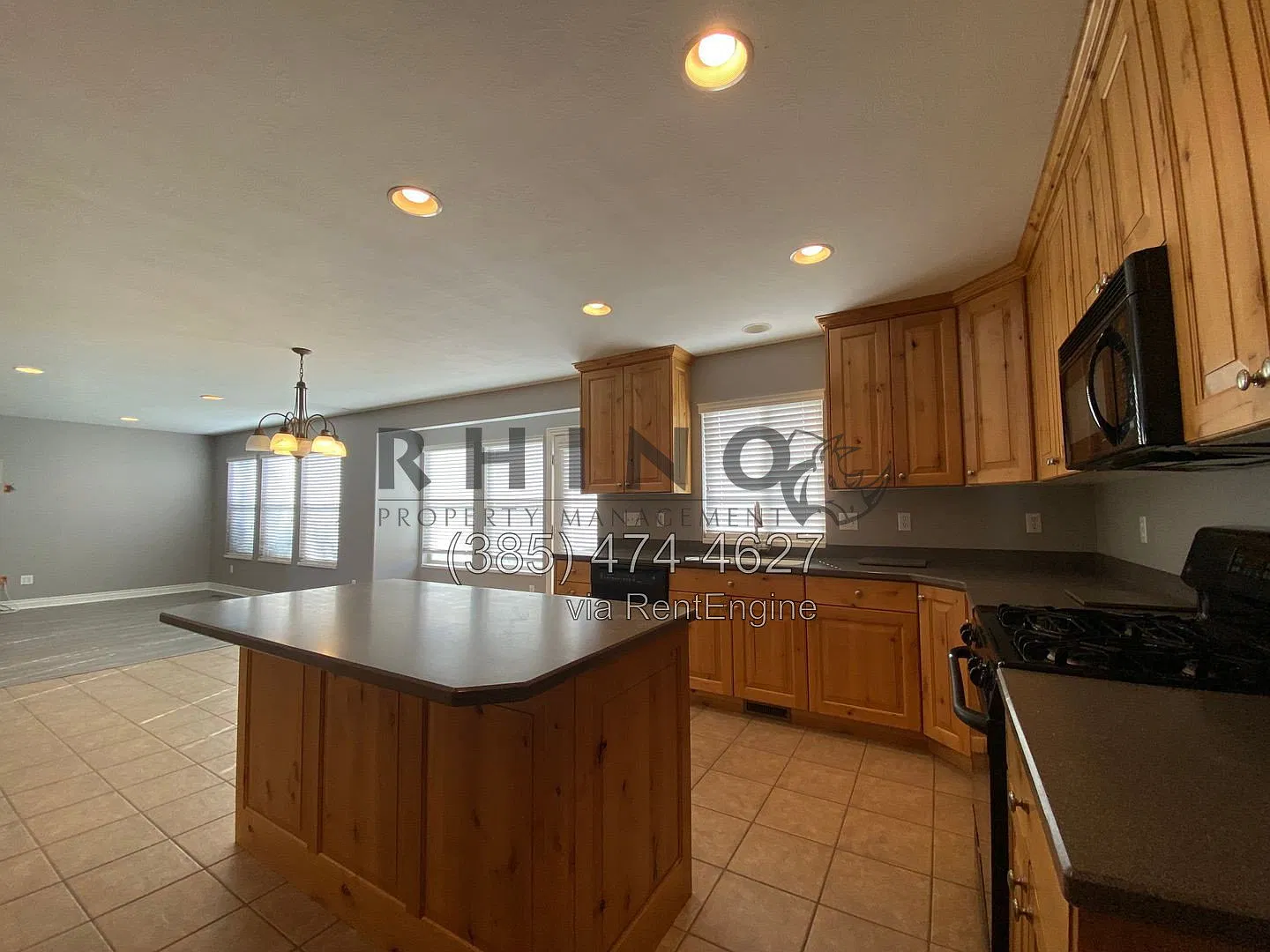 6 bed, 3.5 bath, 3065 sqft, $2,995 — Photo 2