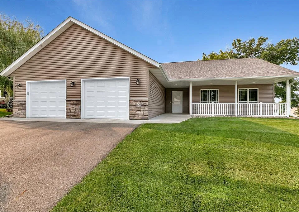 800 Wollak Way