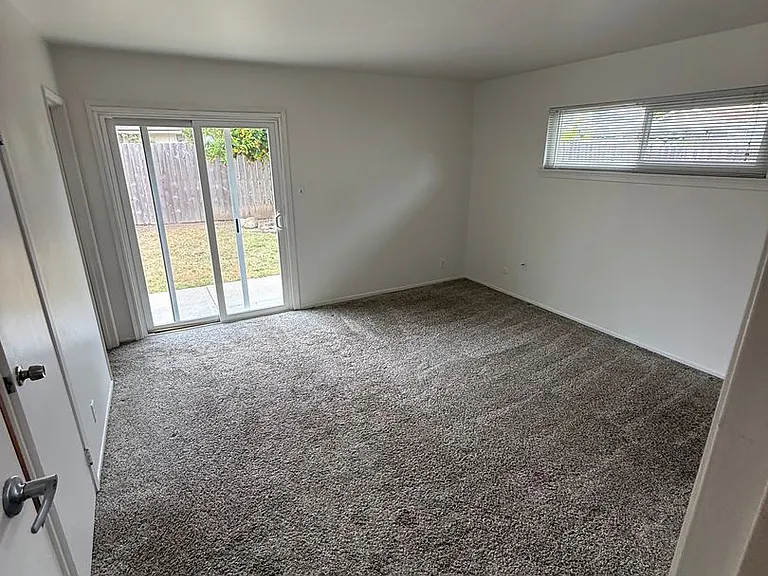 1363 Avalon St — Photo 10