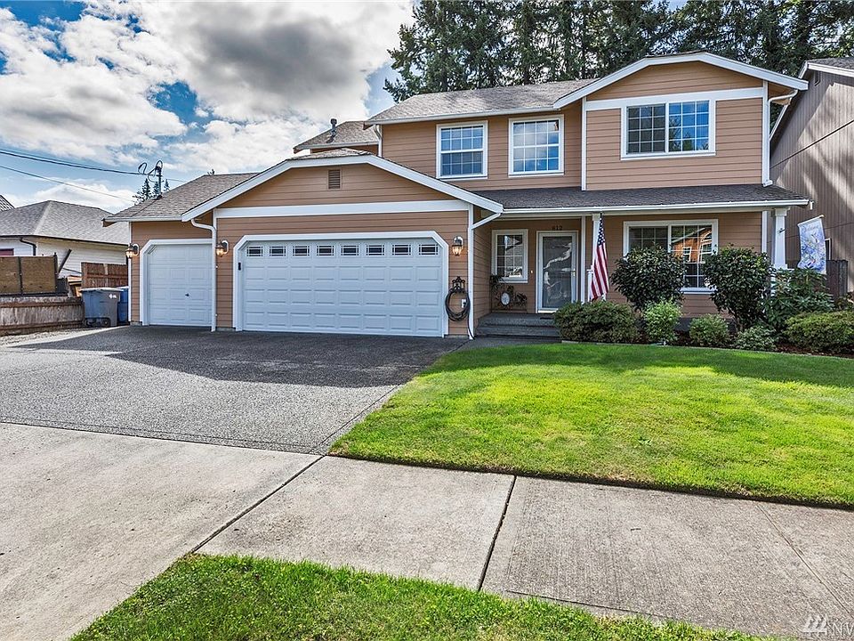 1st image of 812 3rd Ave NW