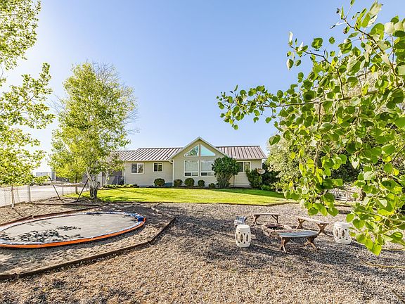 5th image of 807 Silver Oak Dr