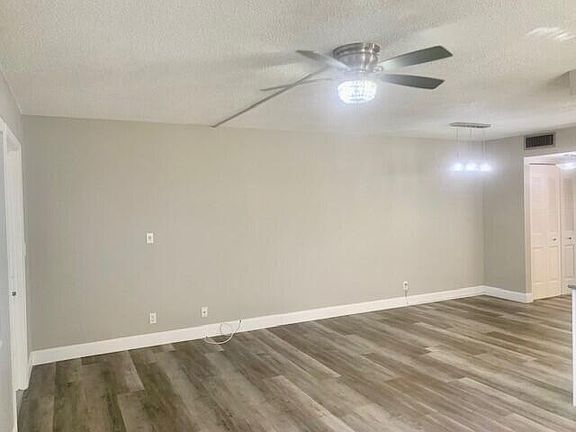 4th image of 109 Andover E