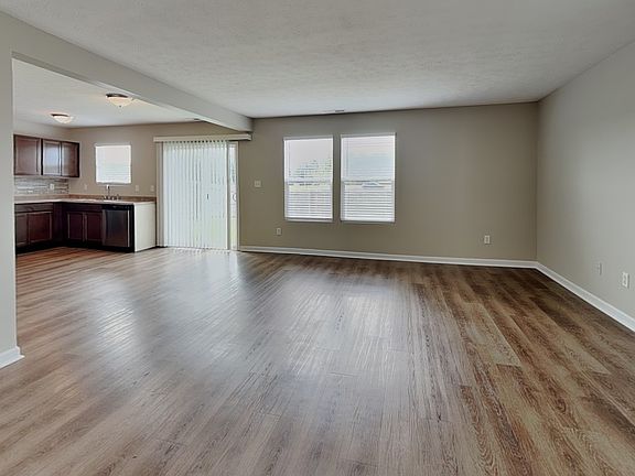 3rd image of 8133 Whistlewood Dr