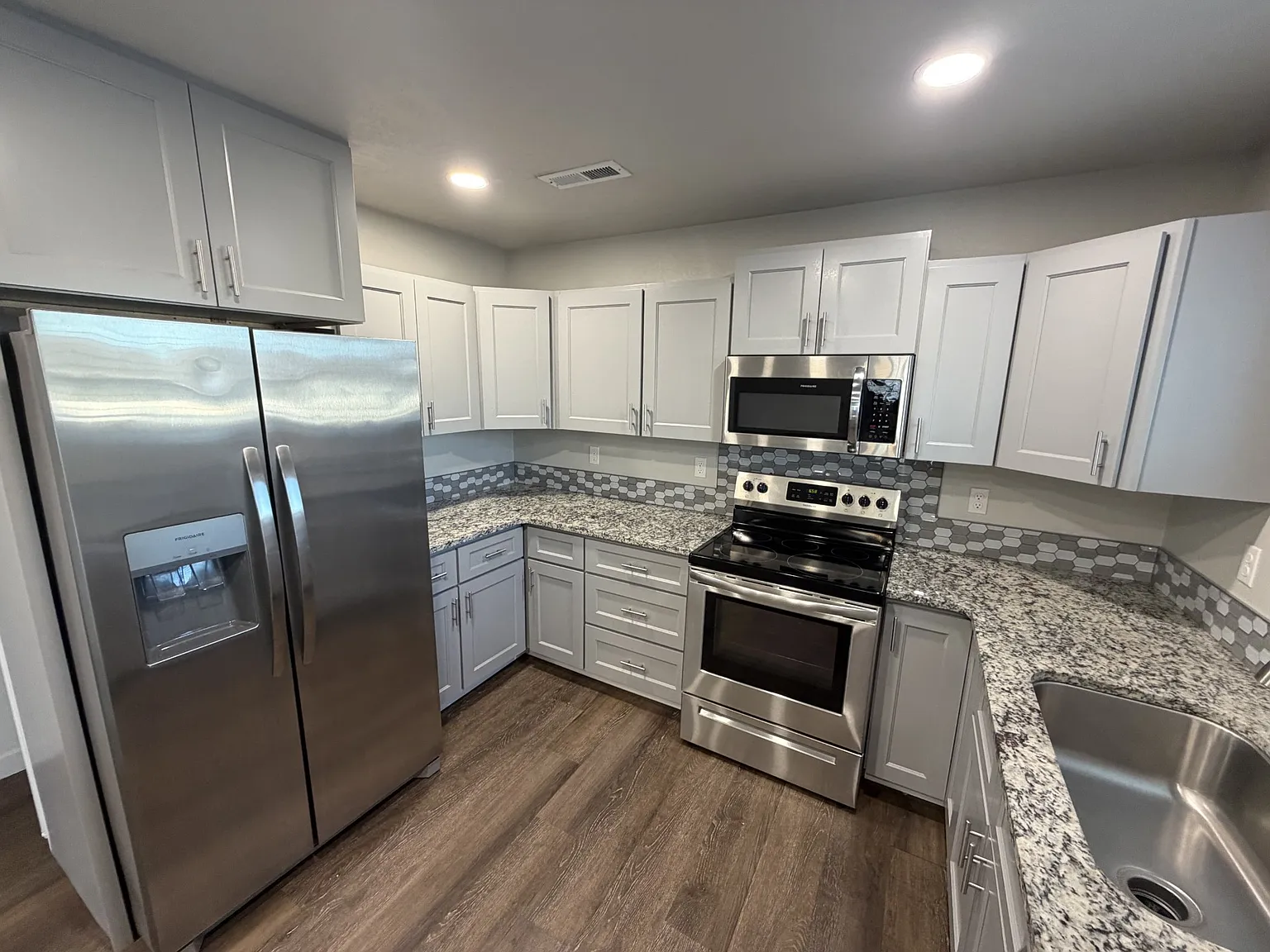4 bed, 2276 sqft, $2,250 — Photo 2