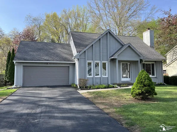 3823 Oldbury St, Lambertville, MI 48144