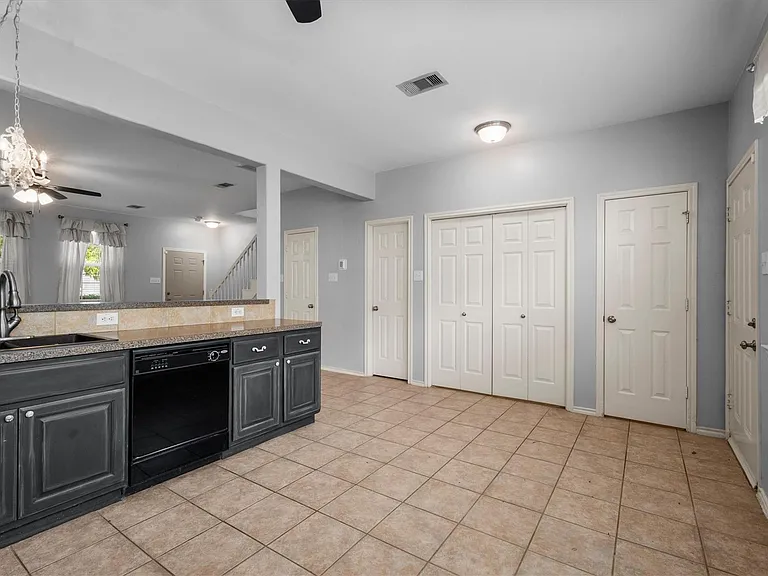 2131 Kemah Village Dr — Photo 17