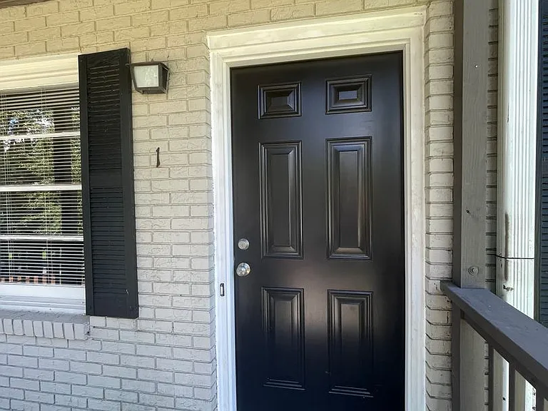 207 Charleston Ave — Photo 2