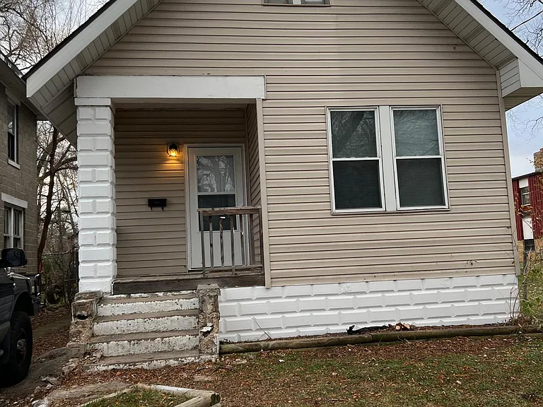 1011 S Greenlawn Ave — Photo 1