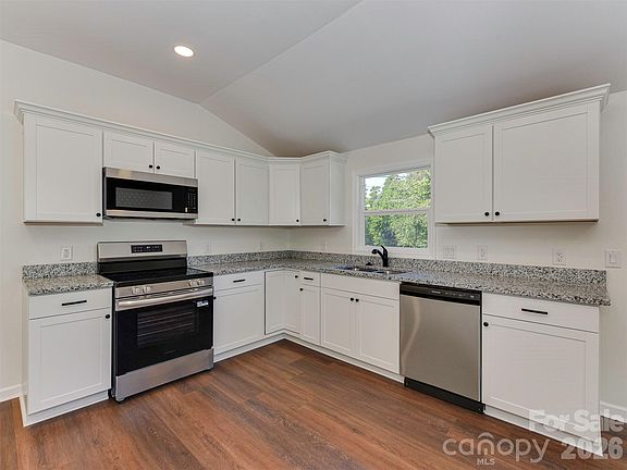 4th image of 3204 Amay James Ave