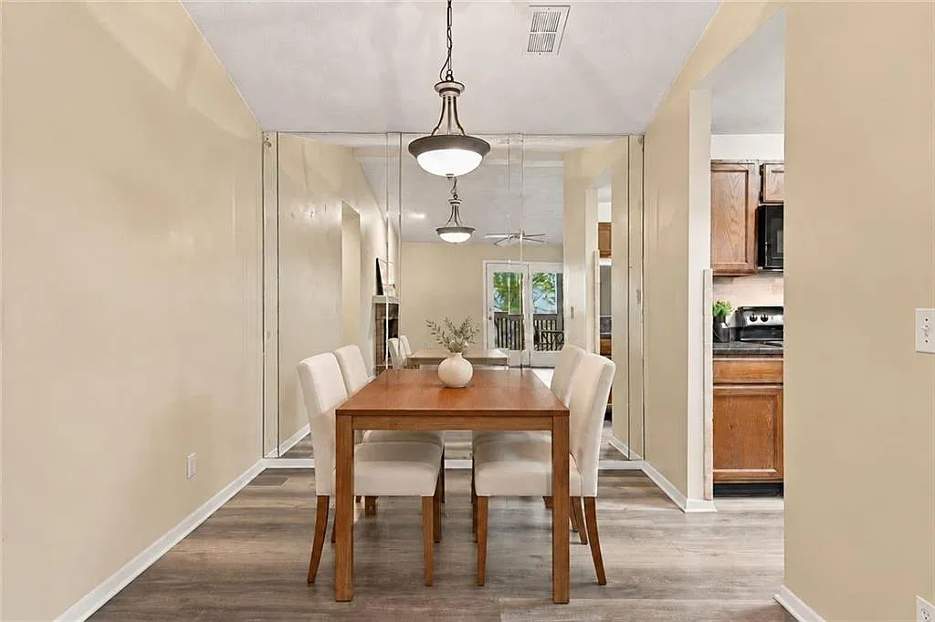 2 bed, 1.0 bath, 1000 sqft, $1,700 — Photo 3
