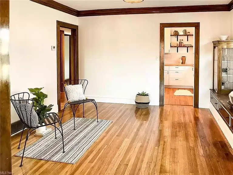 2152 Chesterland Ave — Photo 8