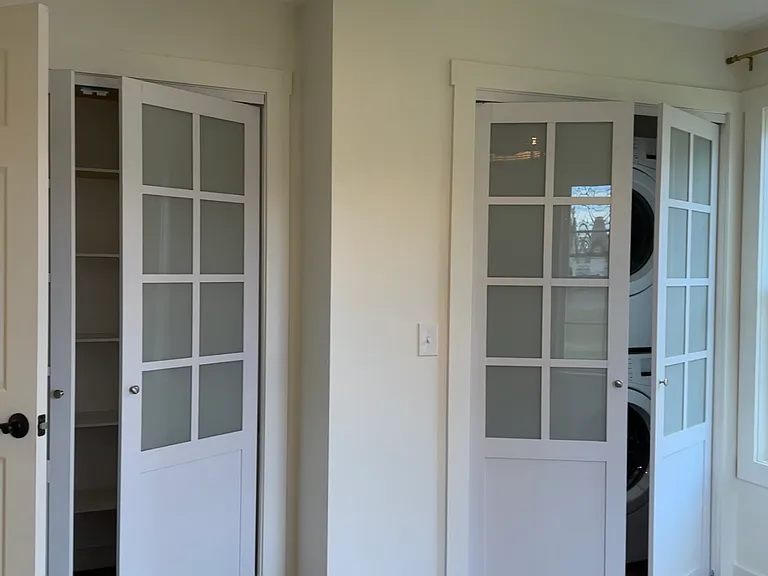 111 E College St — Photo 17