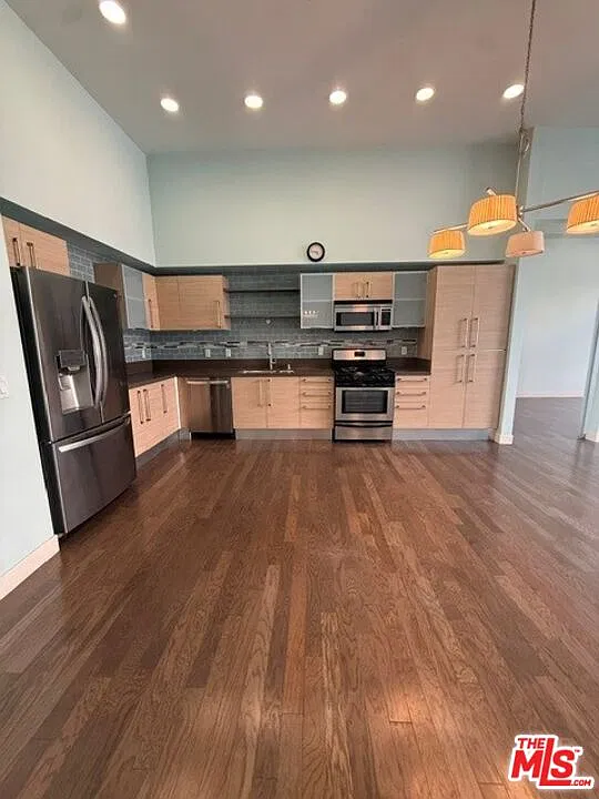 2 bed, 2.0 bath, 1140 sqft, $3,450 — Photo 3