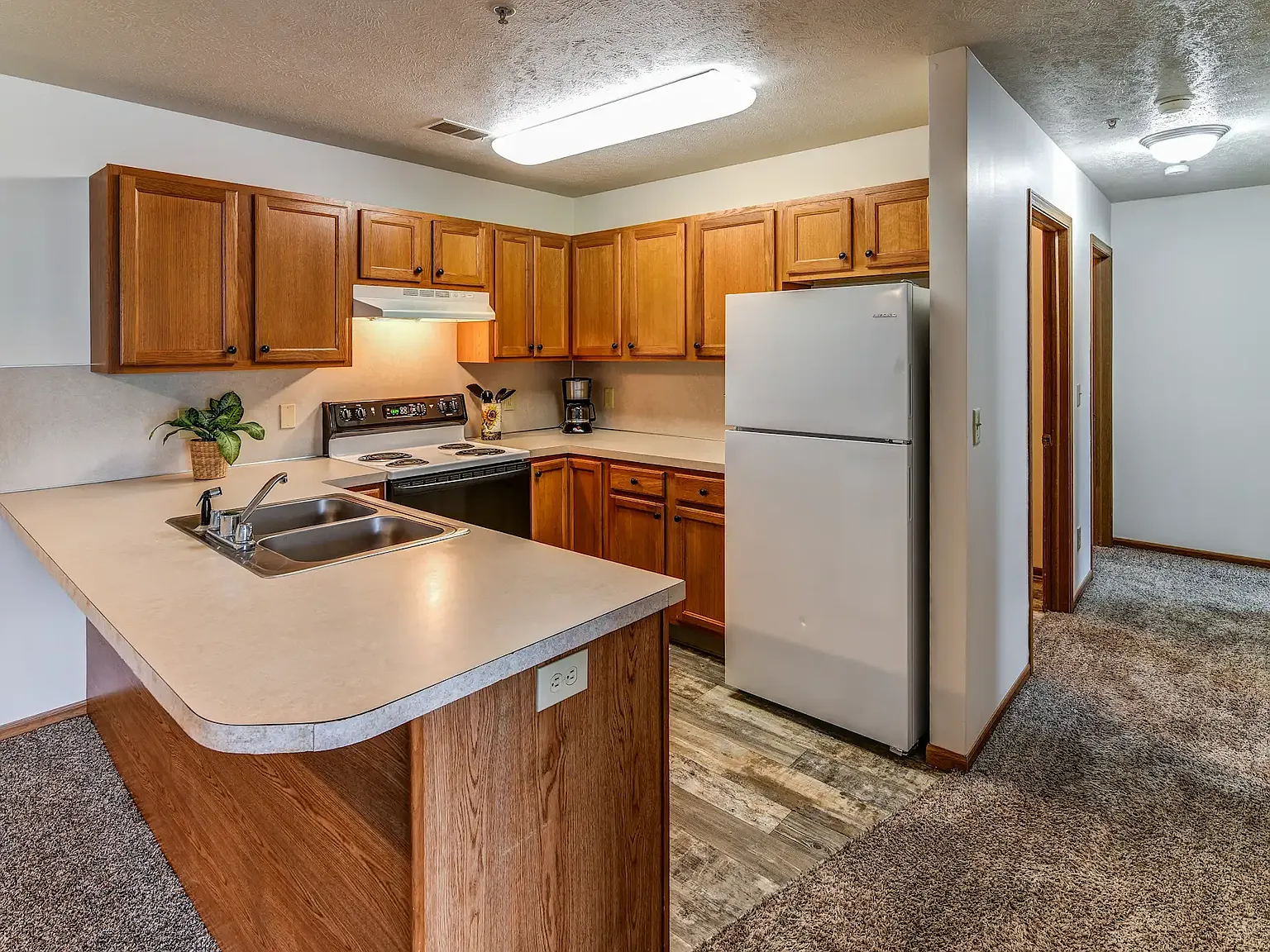 Thorn-Barry Apartments — Photo 4