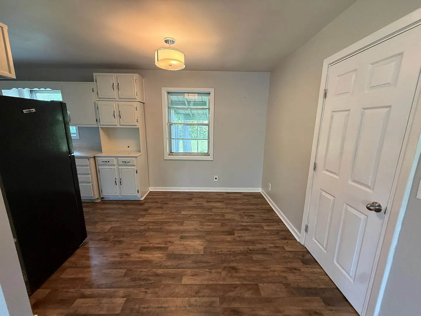 Well maintained 4 bedroom! — Photo 3