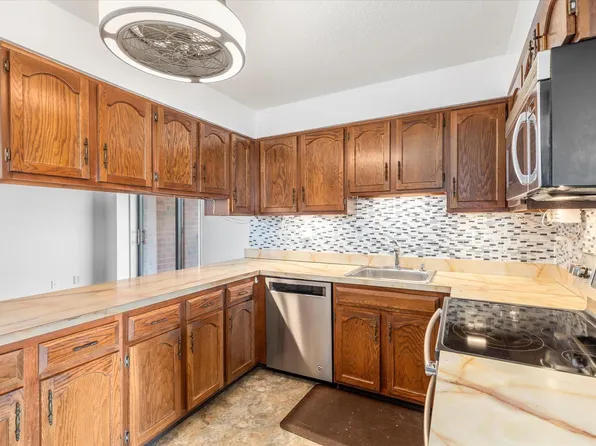 1705 Harmon Cove Tower image 8 of 49