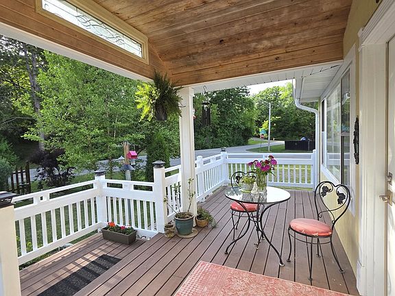 4th image of 5210 Hilltop Dr