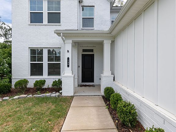 3rd image of 146 Wbury Dr