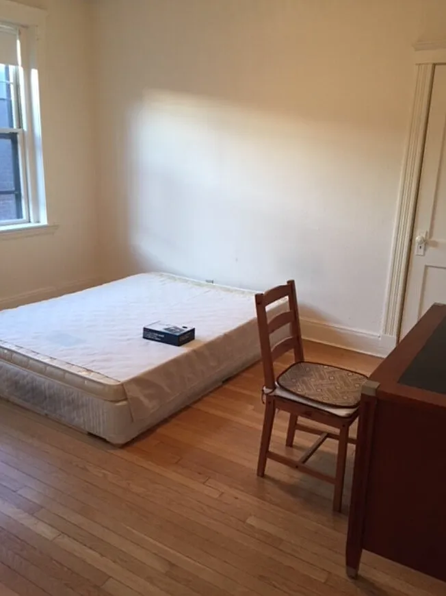 3 bed, 1250 sqft, $4,400 — Photo 2