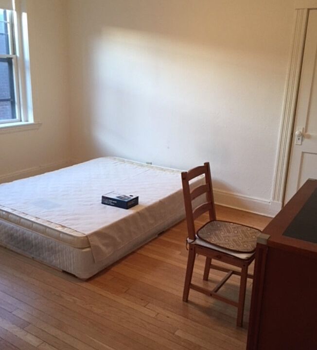 2nd image of 14 Alton Pl #2B