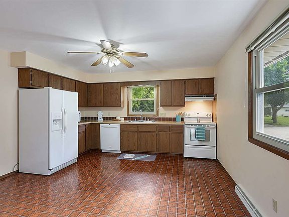 Large eat in kitchen