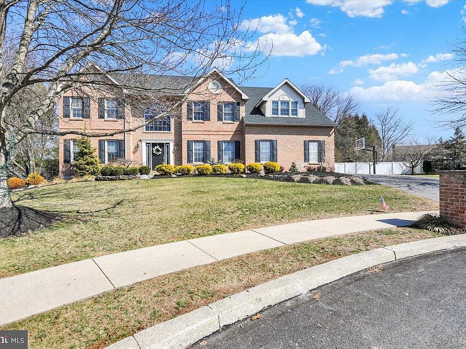 1st image of 23 Laura Ct