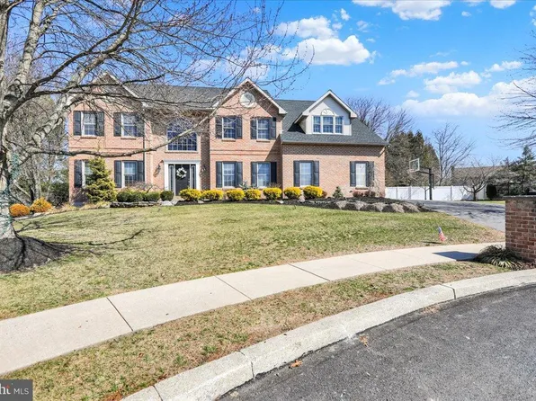 23 Laura Ct, Reading, PA 19608