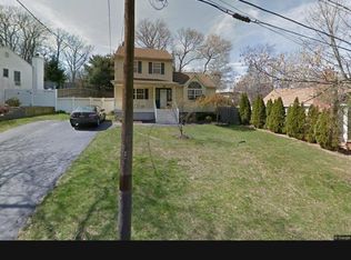 83 Friendship Dr, Rocky Point, NY 11778