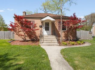 132 Hiawatha Dr, Clarendon Hills, IL 60514