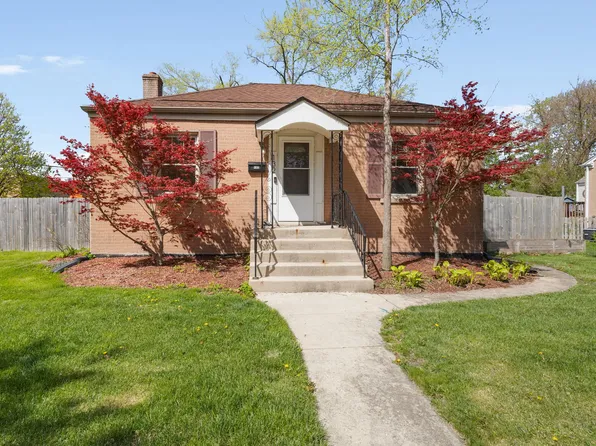 132 Hiawatha Dr, Clarendon Hills, IL 60514