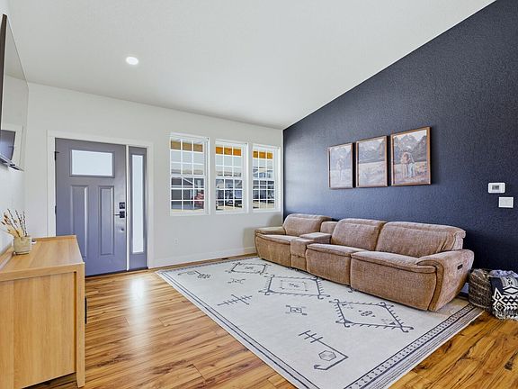 3rd image of 6848 Rogue River Rd