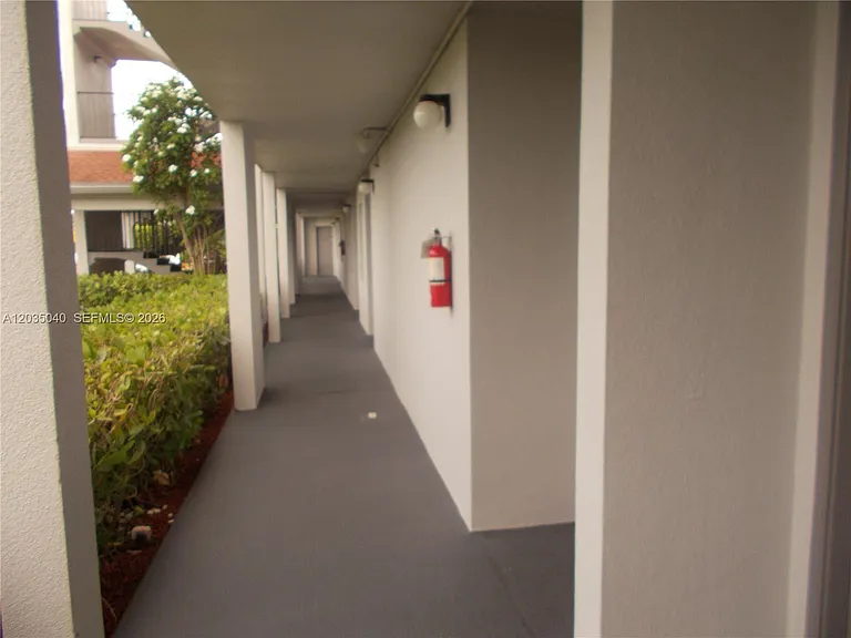 1400 SW 124th Ter #106Q — Photo 10