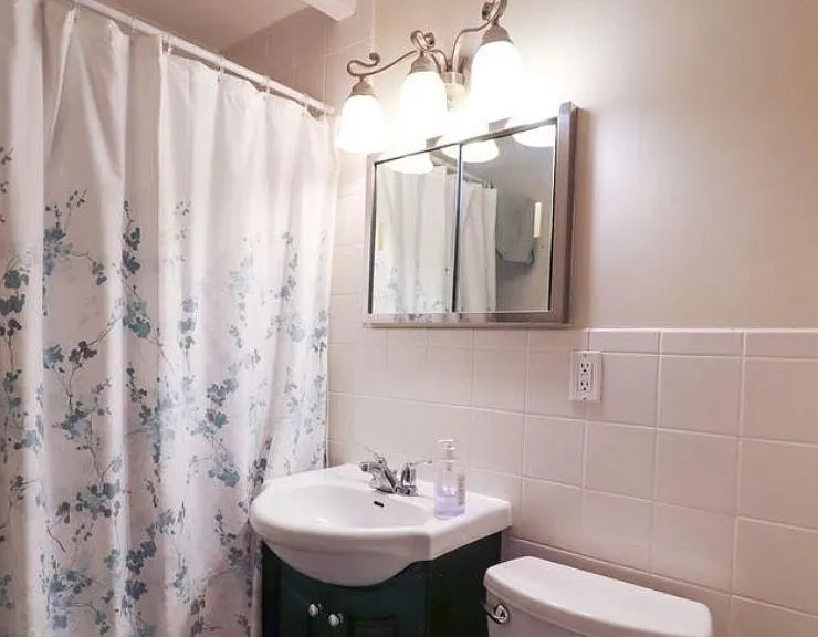 75 Keele St #1 — Photo 9
