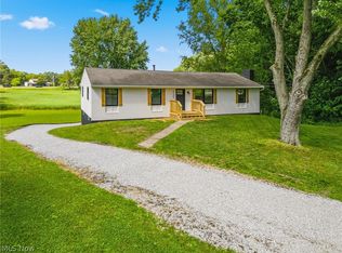 2195 Yorktown St NW, Uniontown, OH 44685