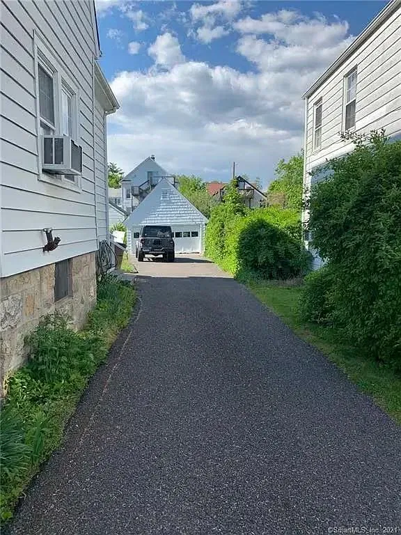 2 bed, 1.0 bath, 1195 sqft, $3,300 — Photo 2