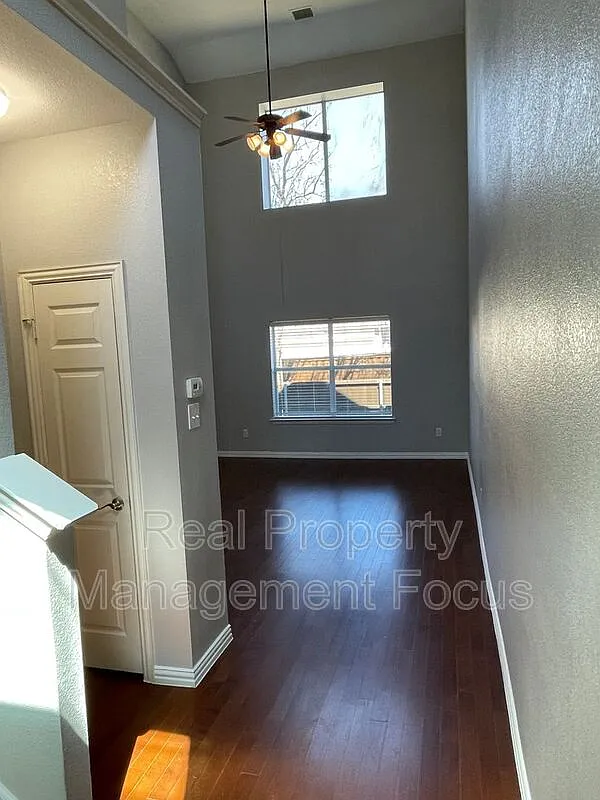 2 bed, 2.5 bath, 1398 sqft, $2,195 — Photo 3