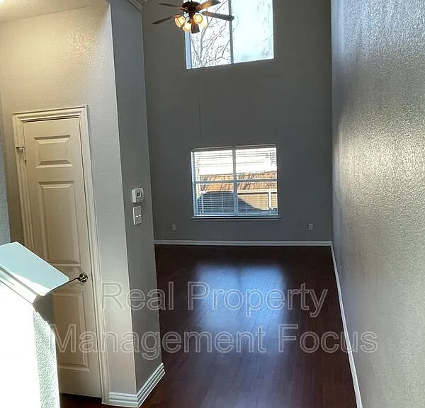 4645 Penelope Ln — Photo 3