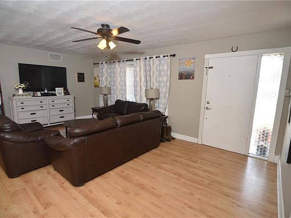 4th image of 1678 Cambridge Dr