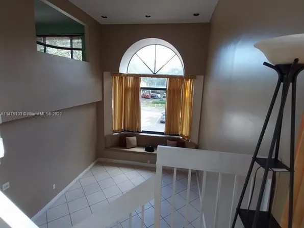 15545 Miami Lakeway N APT 210, Hialeah, FL 33014