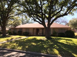 1708 Live Oak Valley Cir, Waco, TX 76710