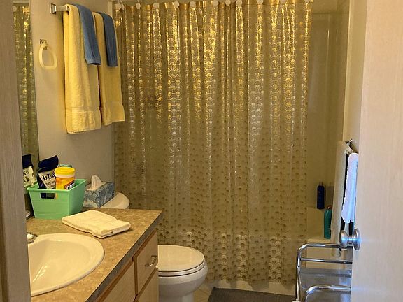 4th image of 940 NW Anjni Cir
