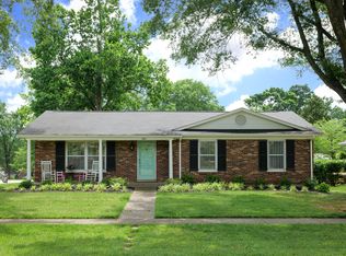 2904 Chimney Rock Ln, Louisville, KY 40220